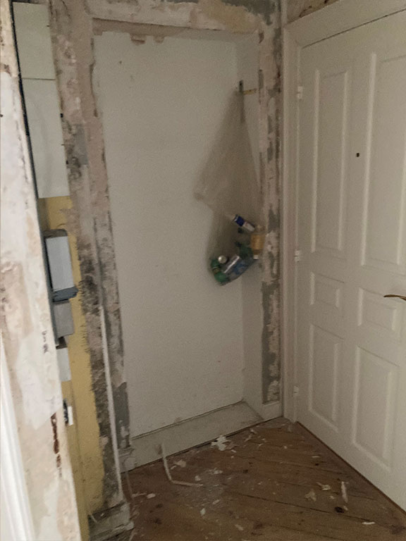 Før-billede af entré på Frederiksberg før stor renovering og designændringer – Galleri