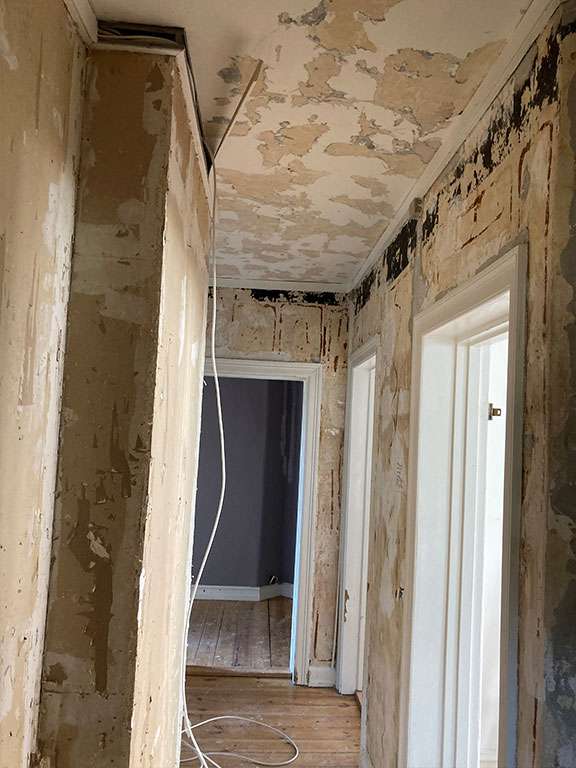 Før-billede af entré på Frederiksberg før stor renovering og designændringer – Galleri