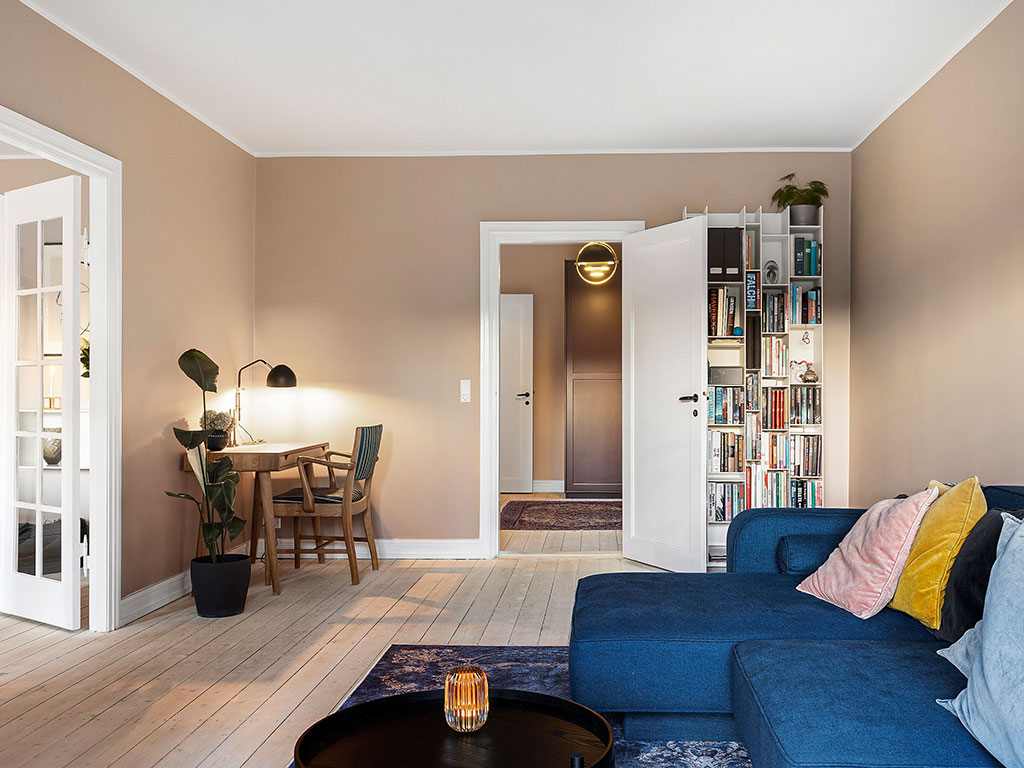 Efter-billede: Stue i moderniseret hus på Fuglebakken efter total renovering – Galleri af indretningsprojekter.