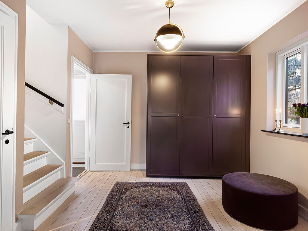 fter-billede af entré i totalrenoveret hus på Fuglebakken med moderne design og funktionalitet – Galleri