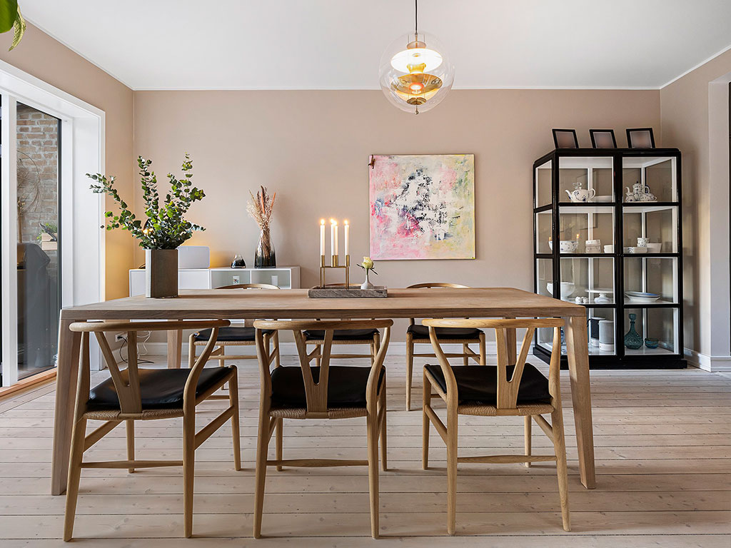 Efter-billede af spisestue i totalrenoveret hus på Fuglebakken med nordisk design – Galleri