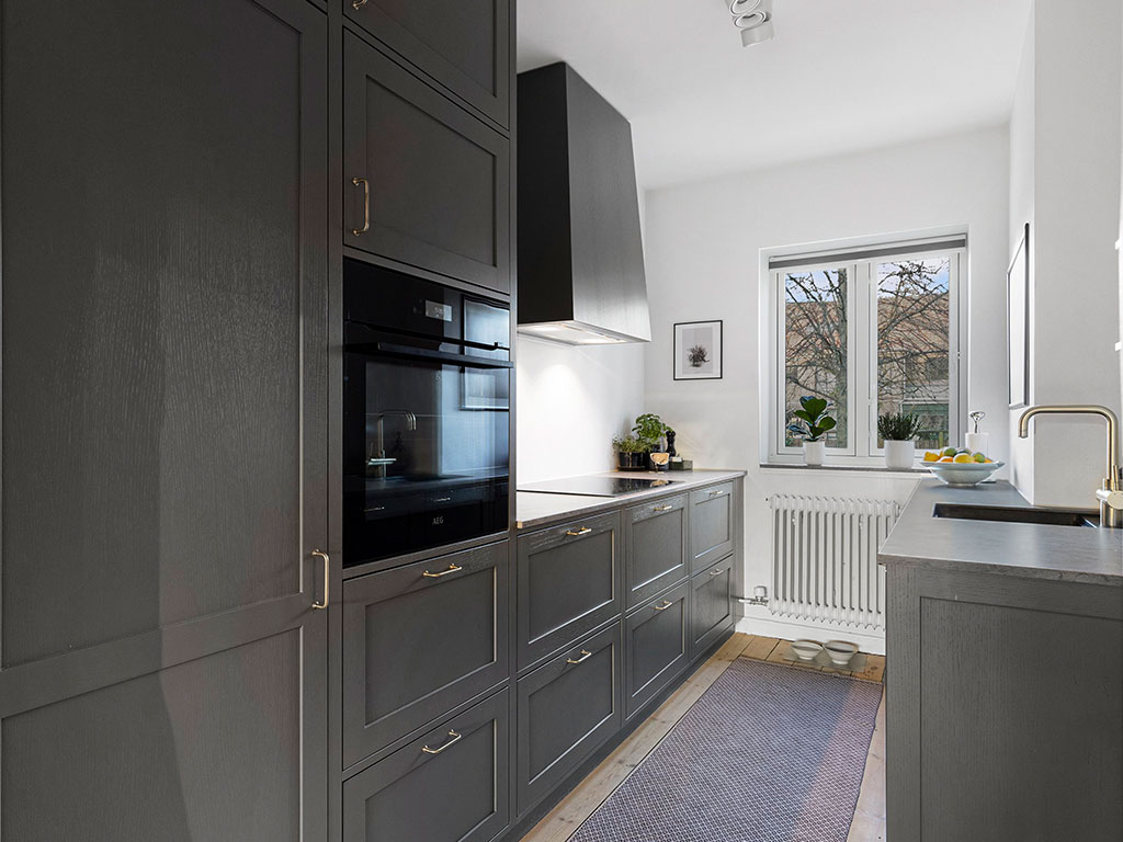 Efter-billede: Køkken i totalrenoveret hus på Fuglebakken med moderne design – Galleri