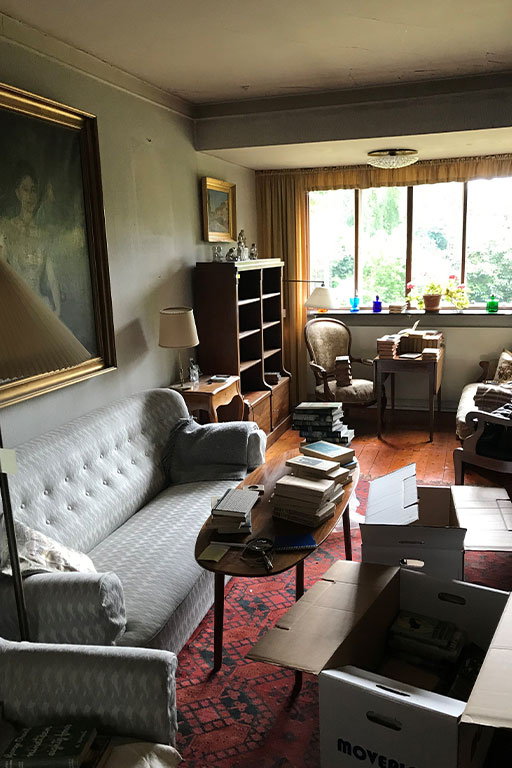 Før-billede af stue i gammelt hus på Fuglebakken før total renovering – Galleri af indretningsprojekter.