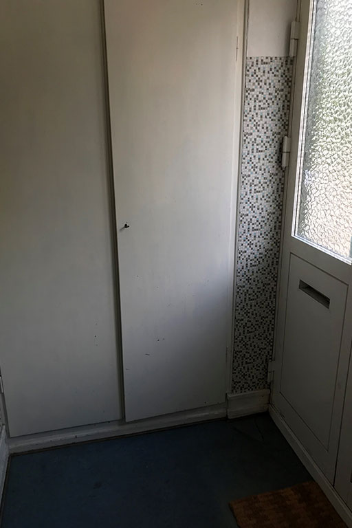 Før-billede: Soveværelse i gammelt hus på Fuglebakken før designopdatering – Galleri