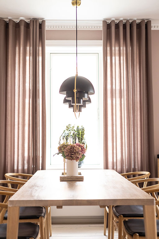 Efter-billede af spisestue på Frederiksberg med elegant design efter stor renovering – Galleri af indretningsprojekter.