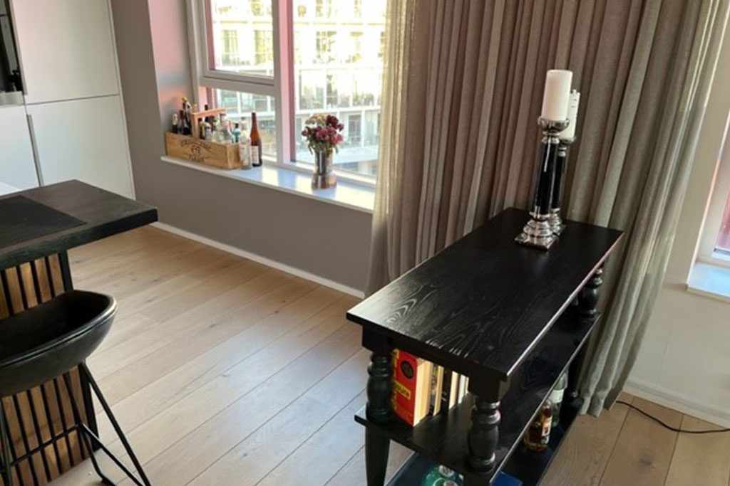 Før-billede af stue i Nordhavn – Galleri