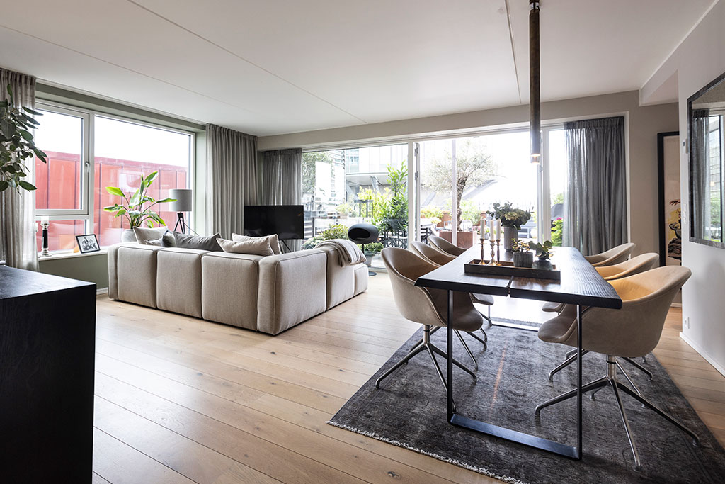 Efter-billede af spisestue i Nordhavn med nordisk design og naturlige materialer – Galleri af indretningsprojekter.